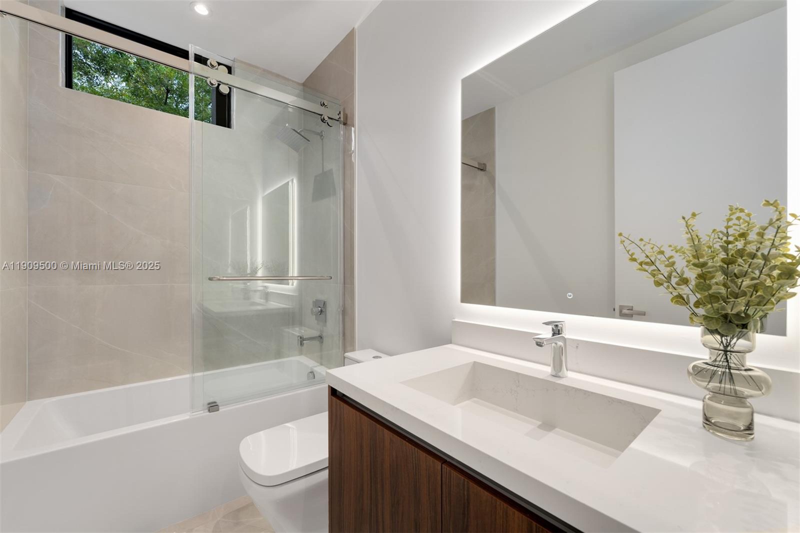 3069 Hibiscus St Coconut Grove, FL 33133