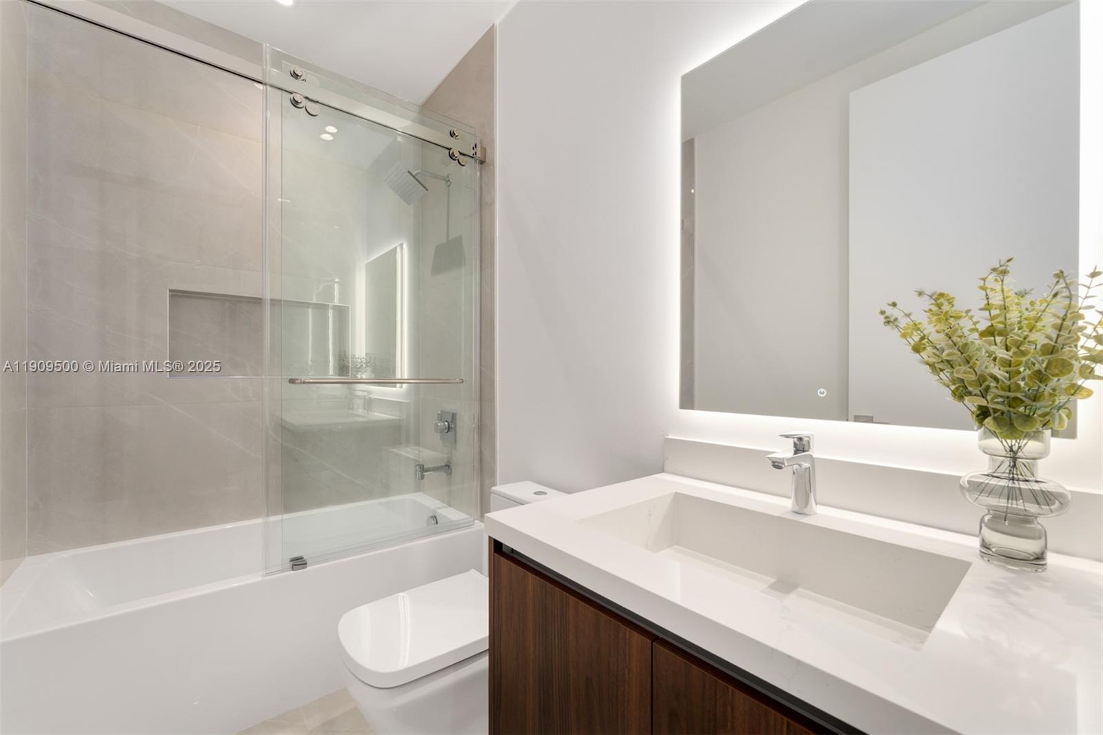 3069 Hibiscus St Coconut Grove, FL 33133