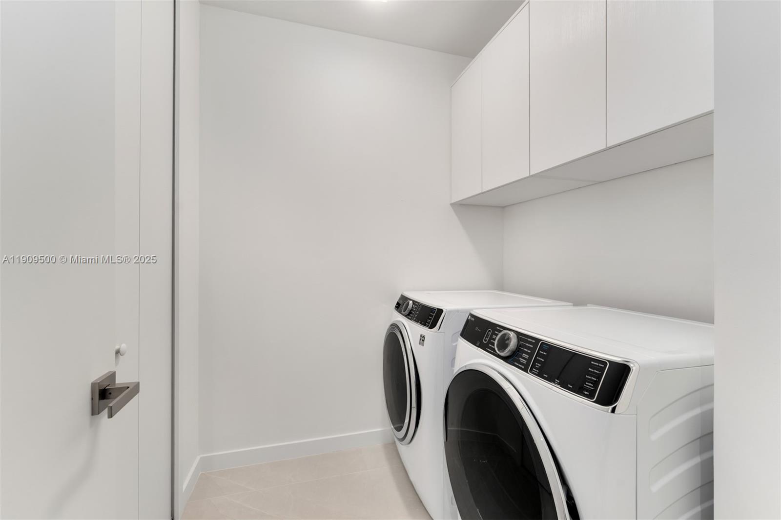 3069 Hibiscus St Coconut Grove, FL 33133