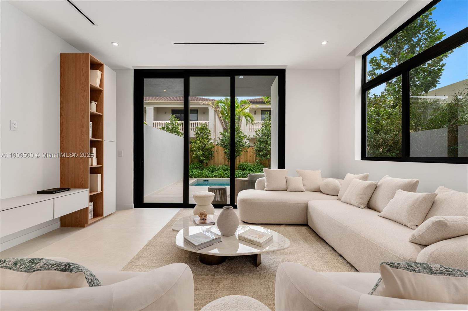 3069 Hibiscus St Coconut Grove, FL 33133