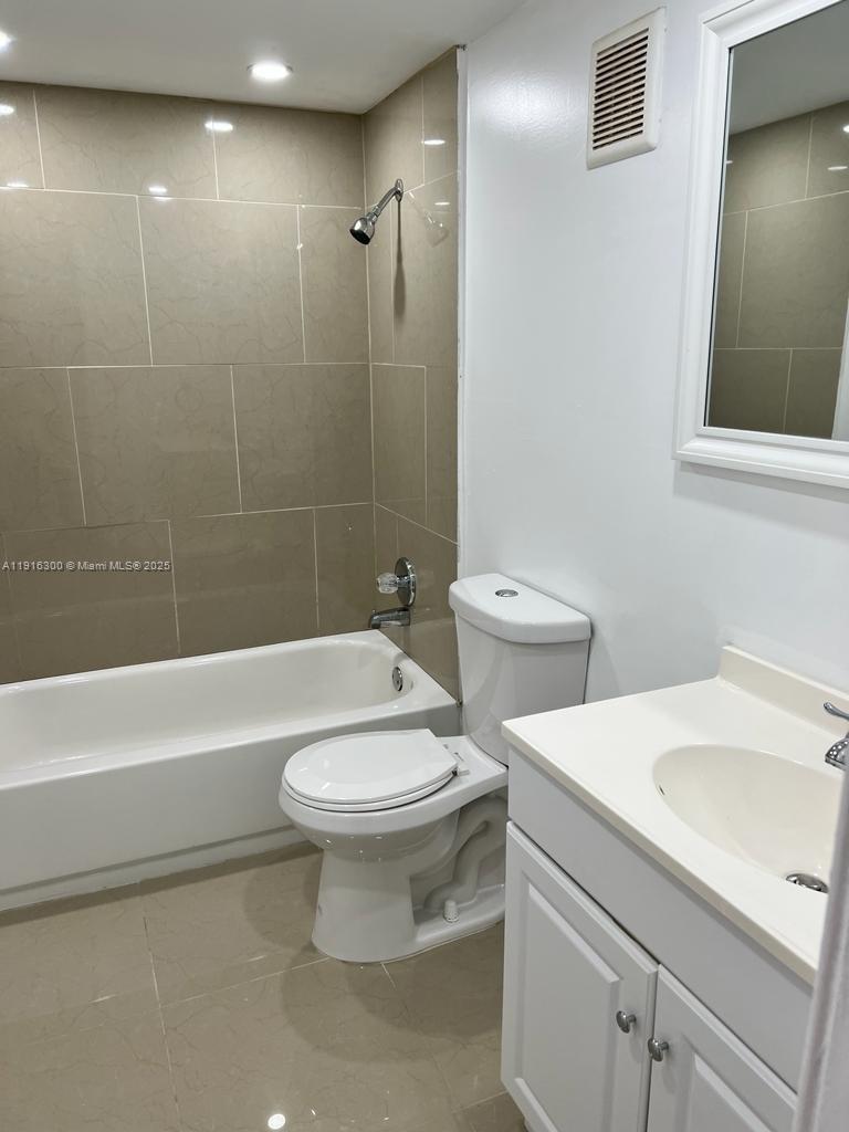 6940 Miami Gdns Dr #1-221 Hialeah, FL 33015