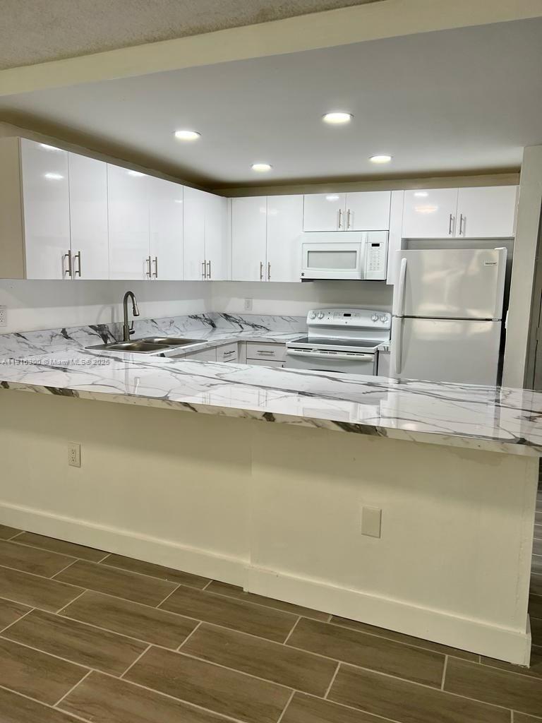 6940 Miami Gdns Dr #1-221 Hialeah, FL 33015