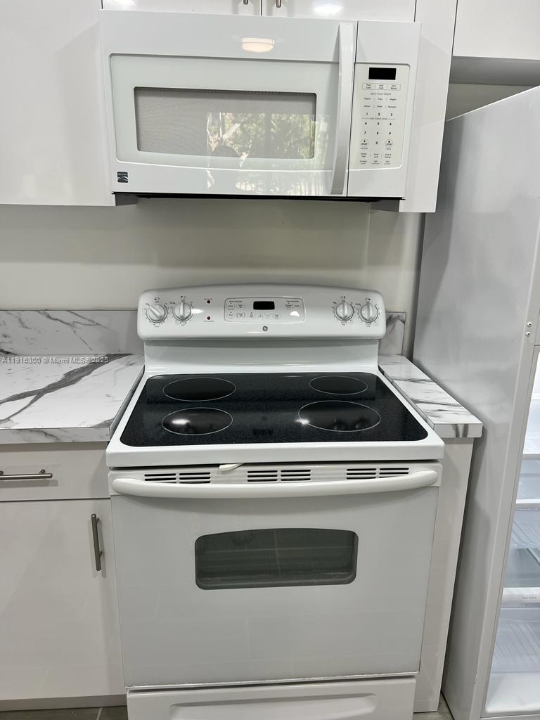 6940 Miami Gdns Dr #1-221 Hialeah, FL 33015