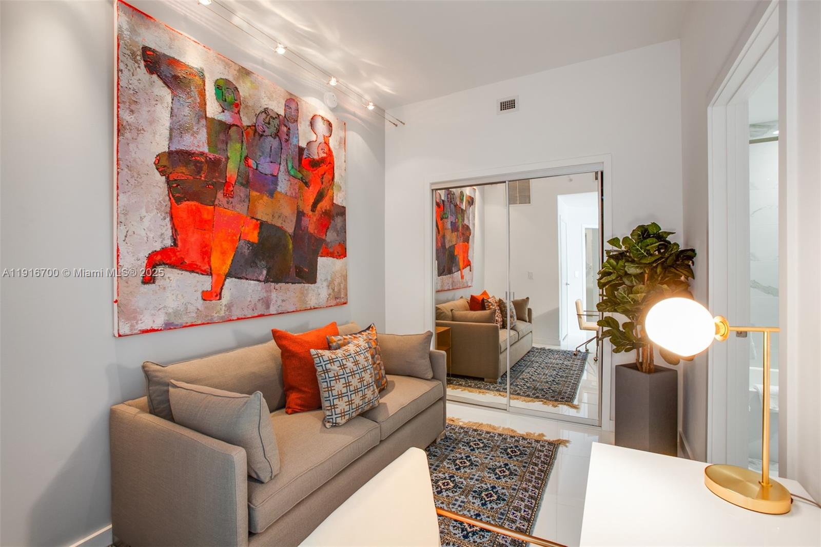 851 NE 1st Ave #1810 Miami, FL 33132