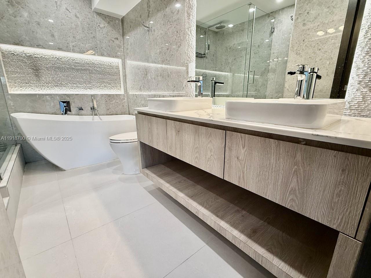 900 Bay Dr #524 Miami Beach, FL 33141