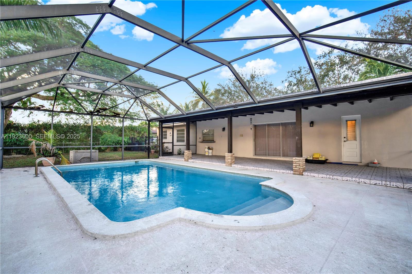 13240 SW 98th Pl Miami, FL 33176