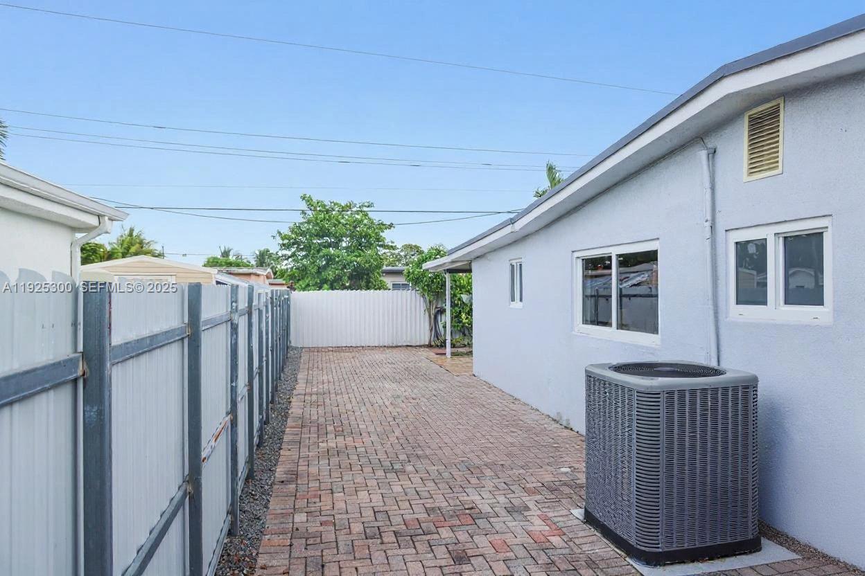 5535 W 13th Ave Hialeah, FL 33012