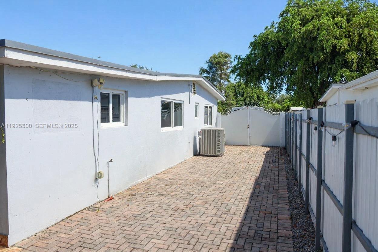 5535 W 13th Ave Hialeah, FL 33012