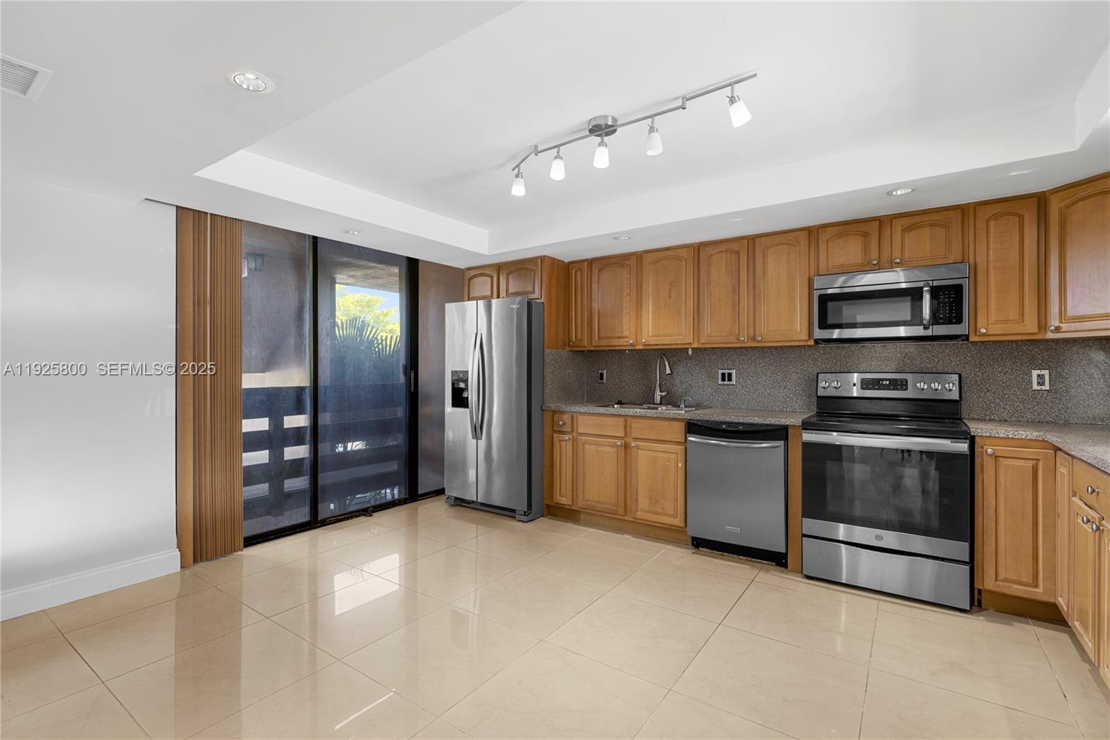 120 SW 96th Ter #204 Plantation, FL 33324