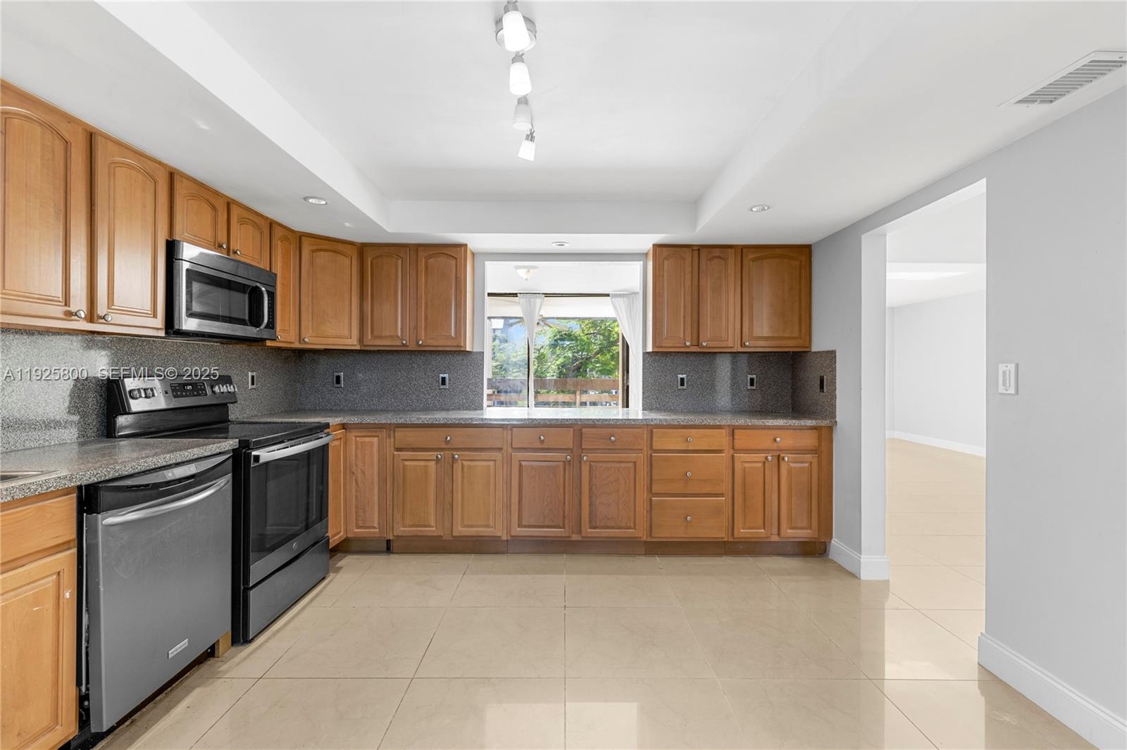 120 SW 96th Ter #204 Plantation, FL 33324