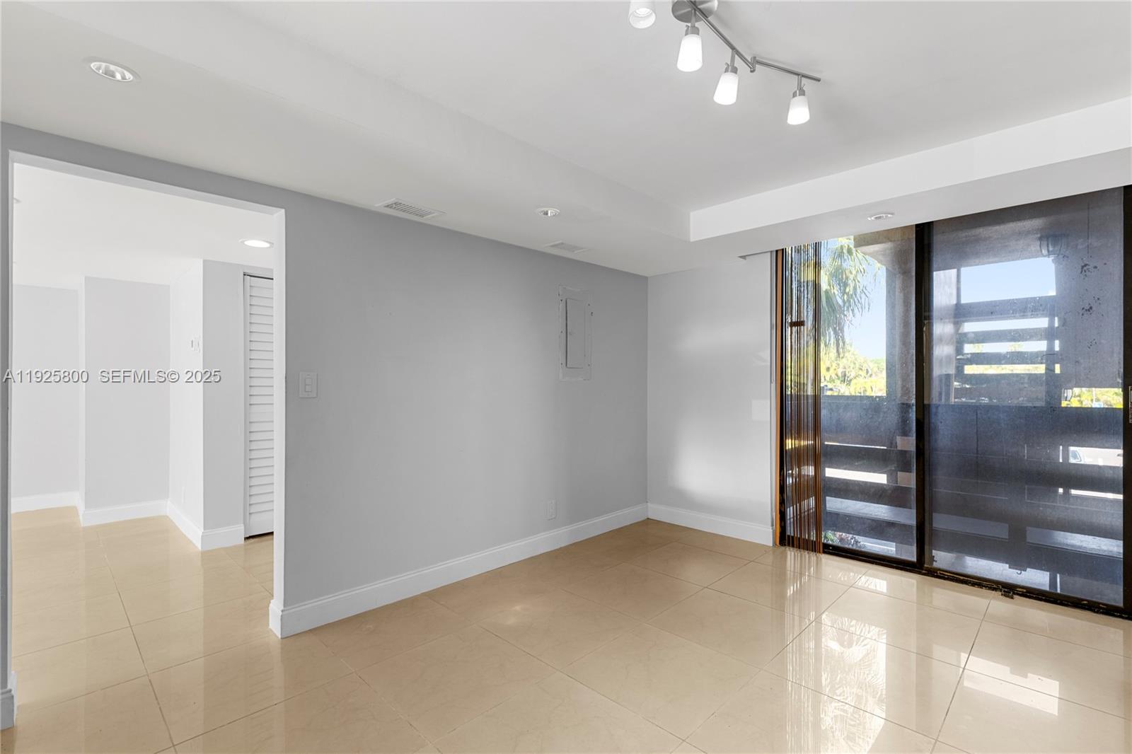 120 SW 96th Ter #204 Plantation, FL 33324