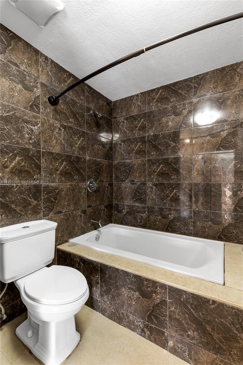 120 SW 96th Ter #204 Plantation, FL 33324