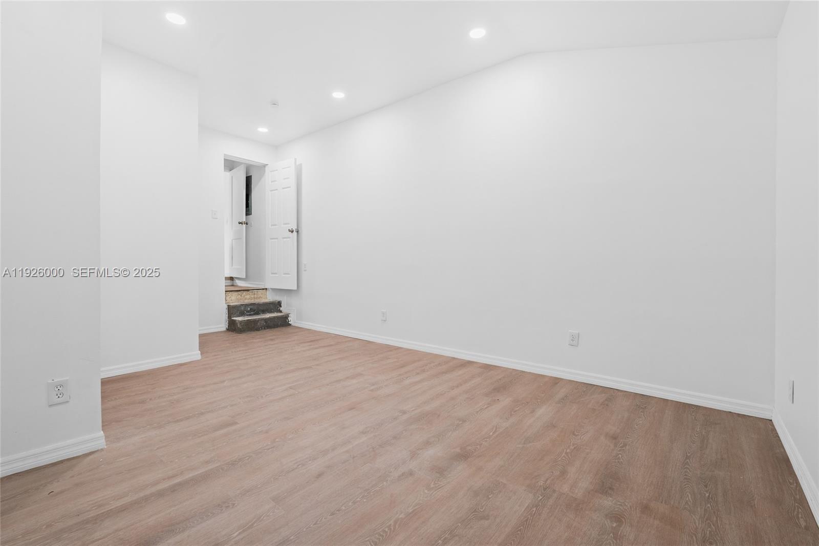 201 S Biscayne Riv Dr Miami, FL 33169