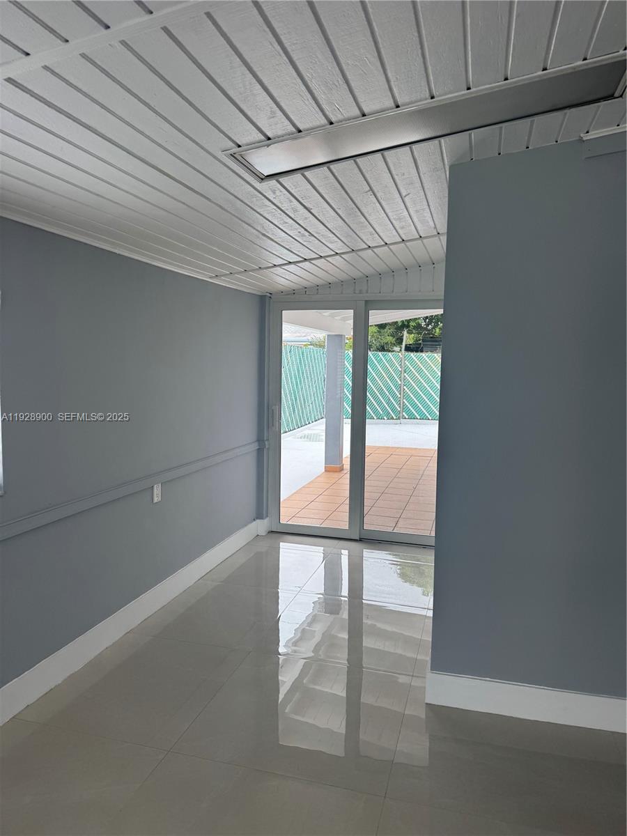 881 Hialeah Dr Hialeah, FL 33010