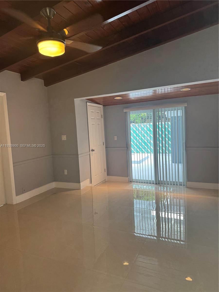 881 Hialeah Dr Hialeah, FL 33010