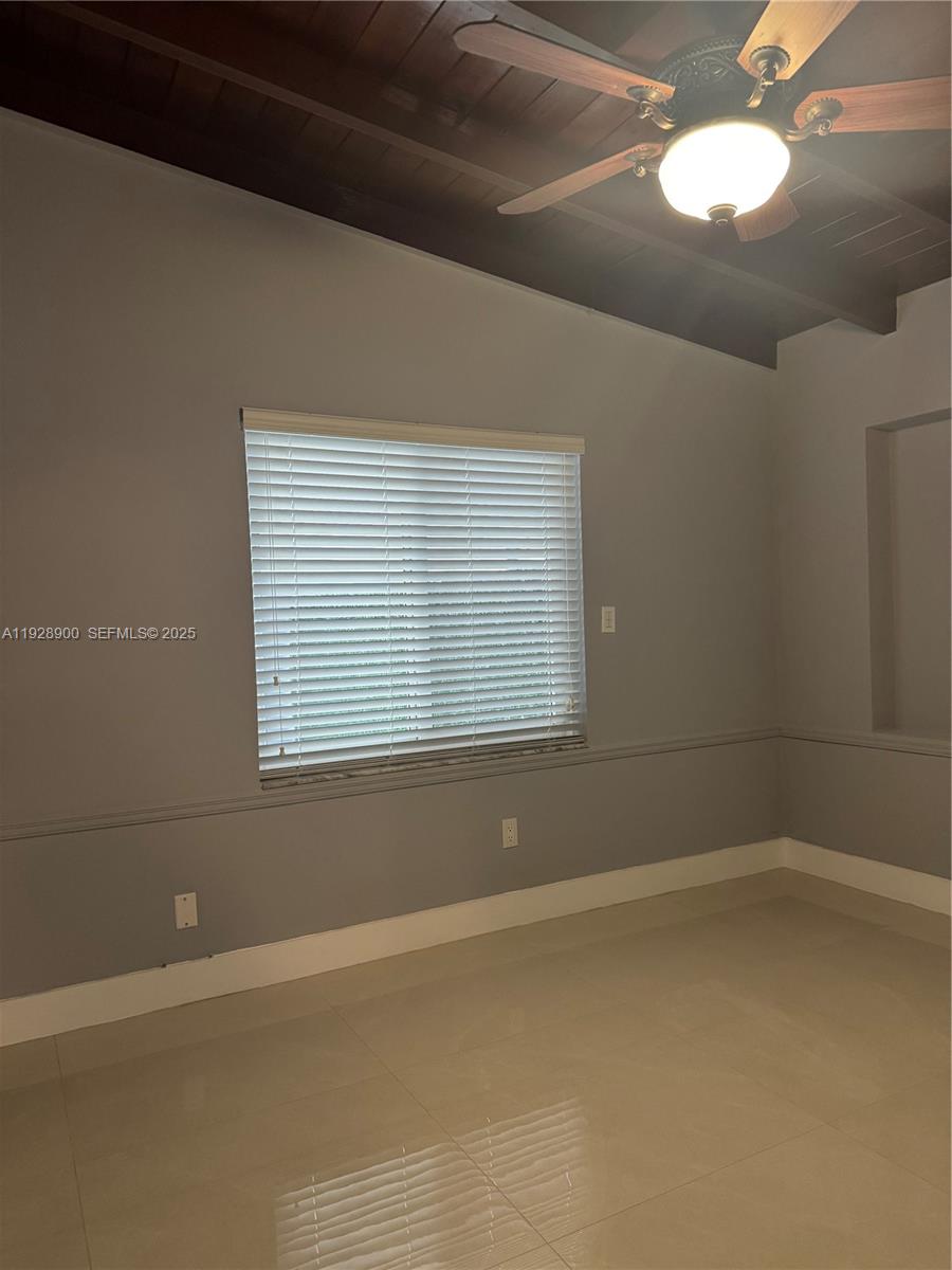 881 Hialeah Dr Hialeah, FL 33010