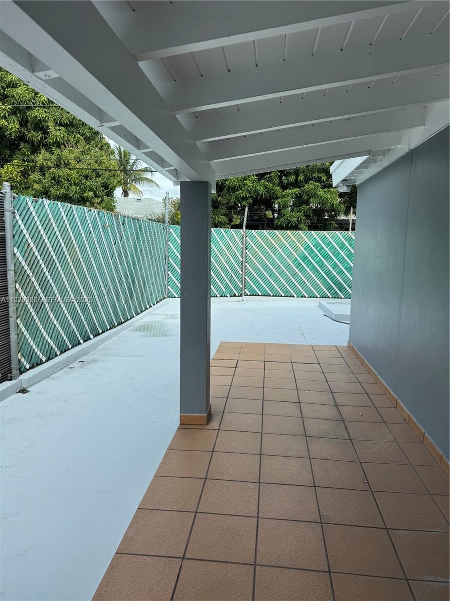 881 Hialeah Dr Hialeah, FL 33010