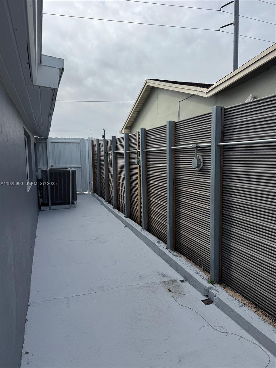 881 Hialeah Dr Hialeah, FL 33010