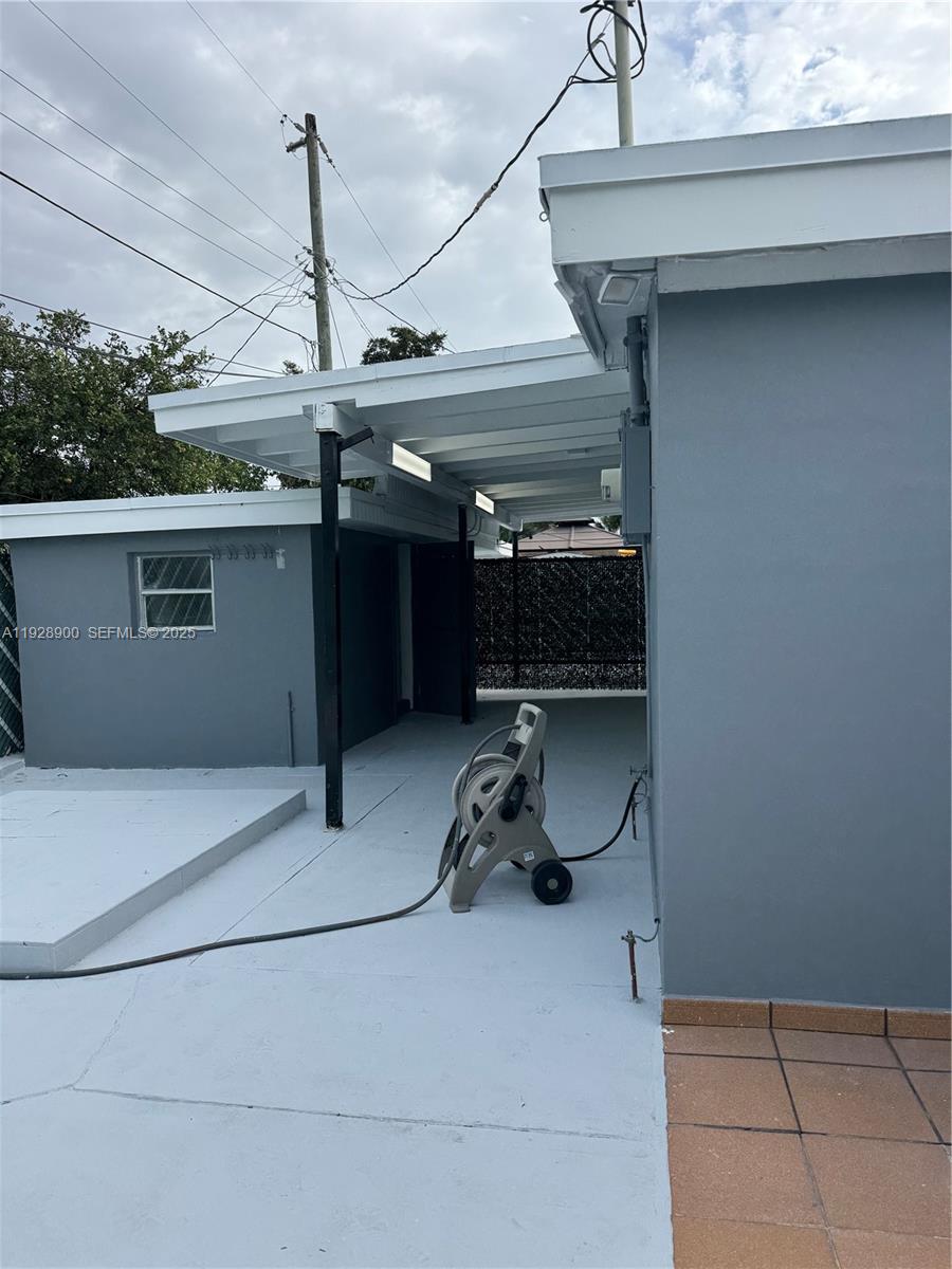 881 Hialeah Dr Hialeah, FL 33010