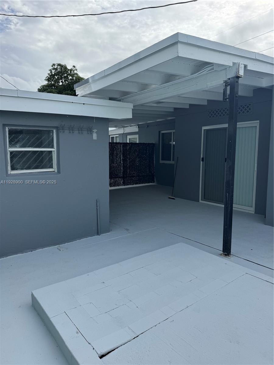 881 Hialeah Dr Hialeah, FL 33010