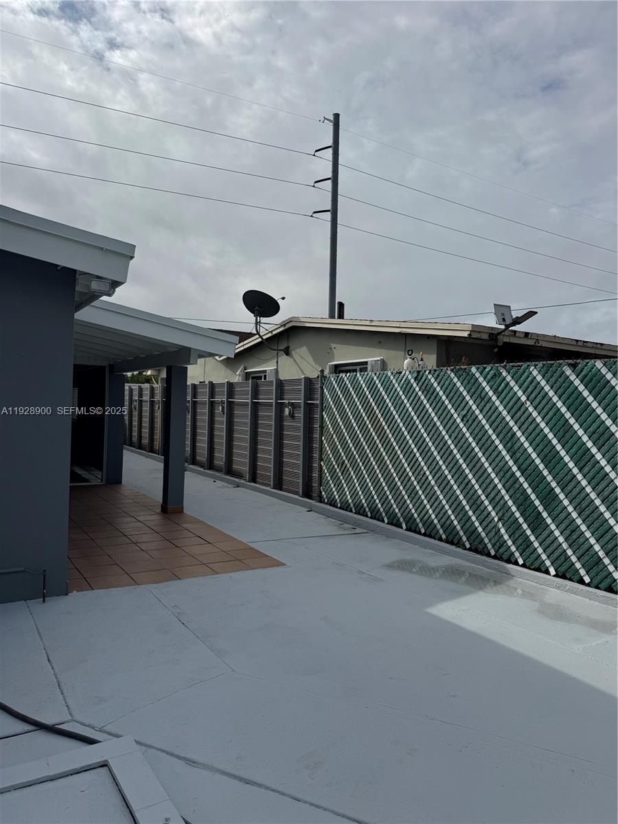 881 Hialeah Dr Hialeah, FL 33010