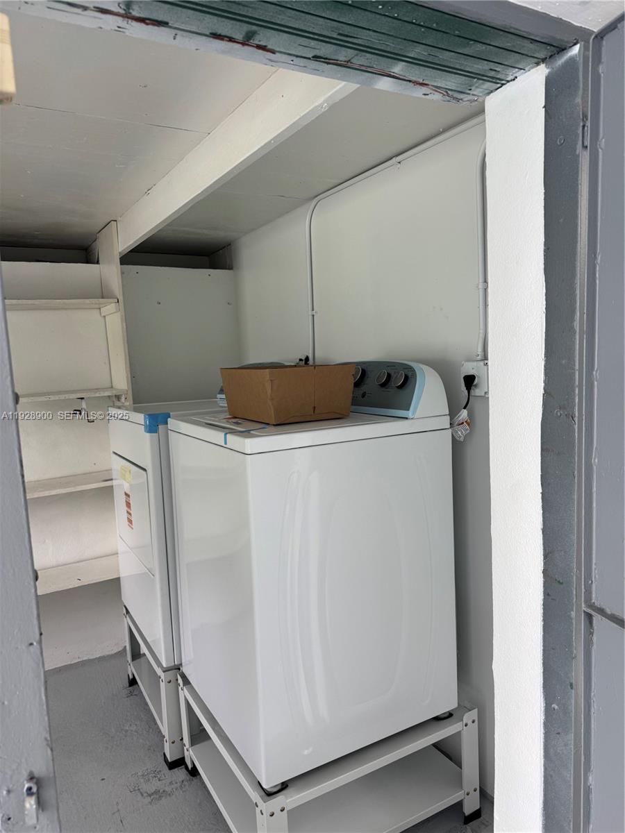 881 Hialeah Dr Hialeah, FL 33010