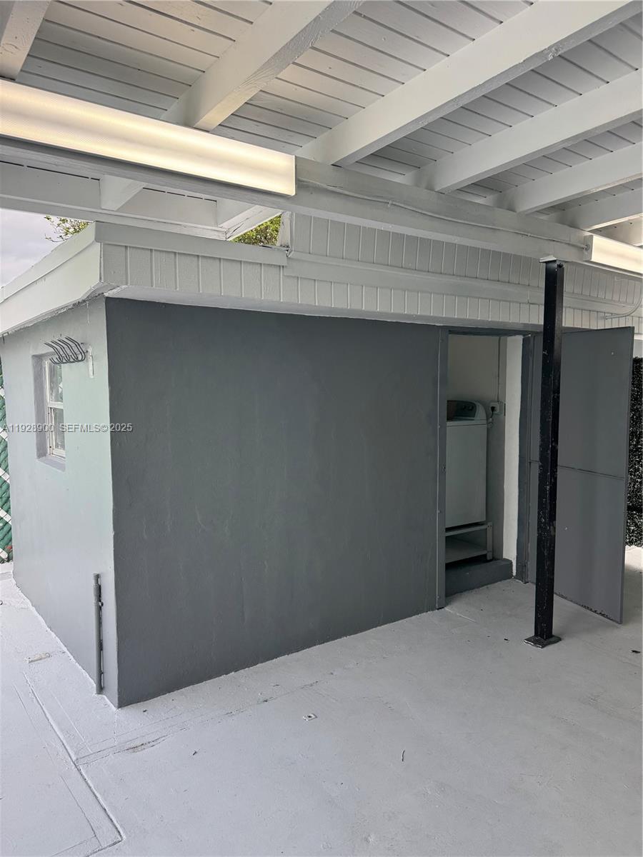 881 Hialeah Dr Hialeah, FL 33010