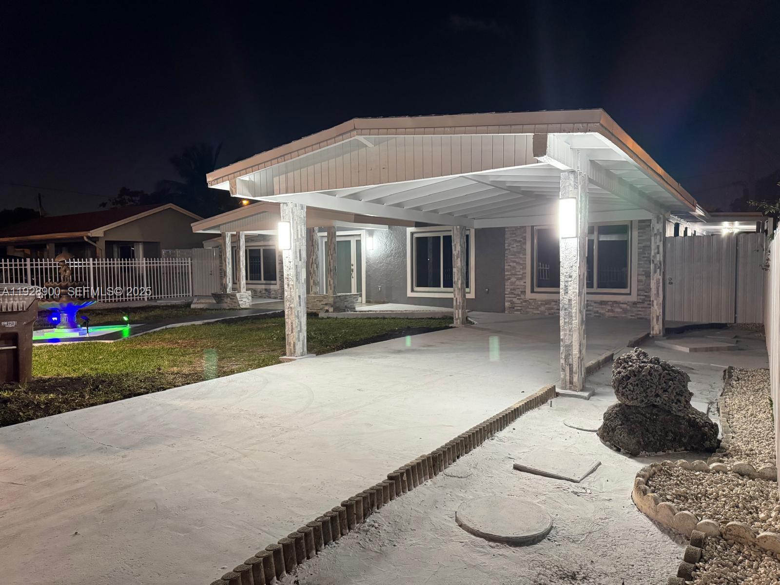 881 Hialeah Dr Hialeah, FL 33010