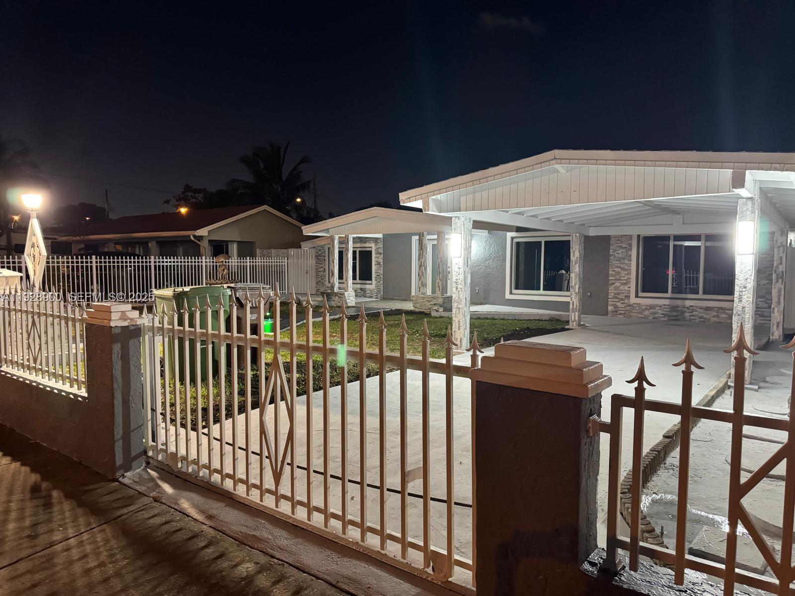 881 Hialeah Dr Hialeah, FL 33010