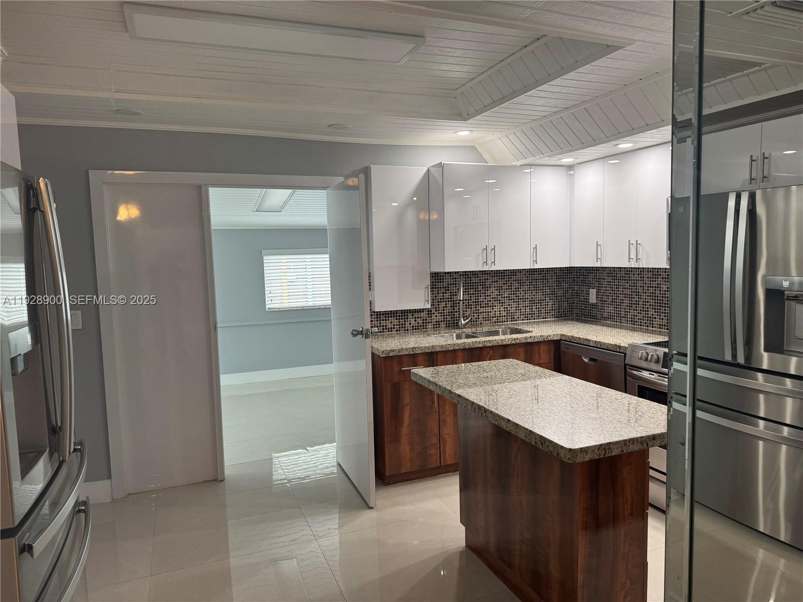 881 Hialeah Dr Hialeah, FL 33010