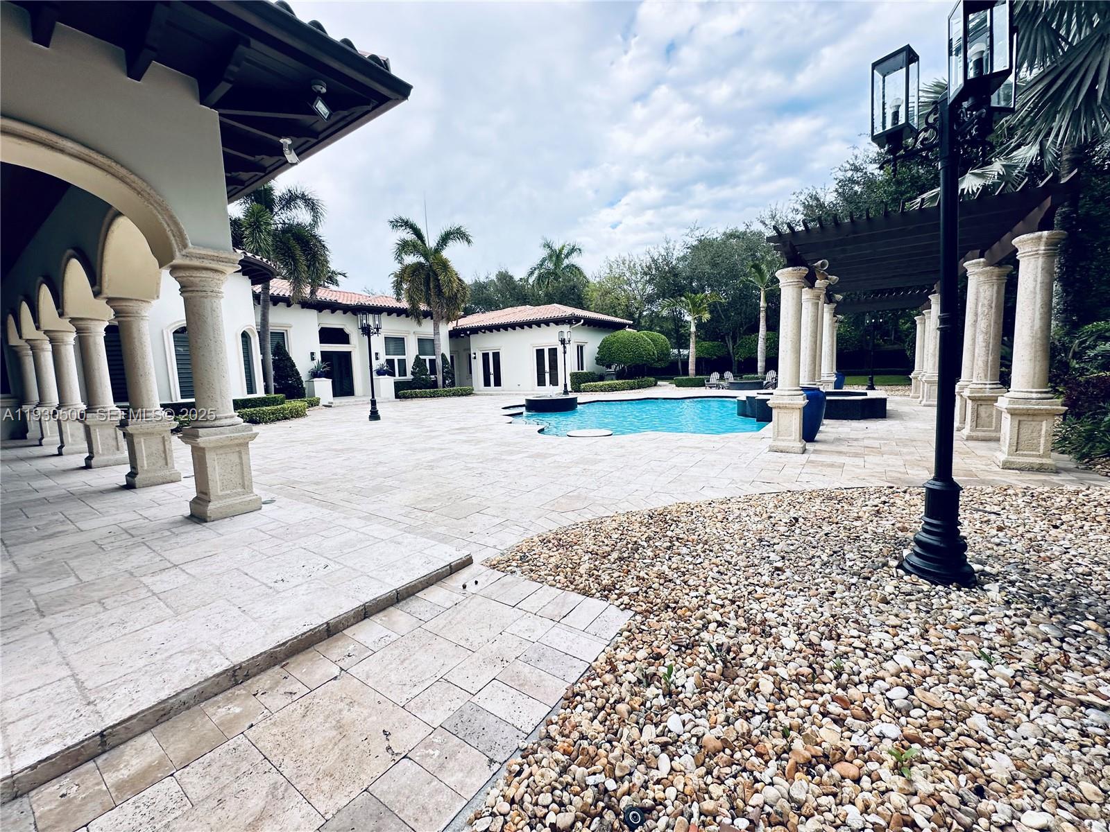 6180 SW 132nd St Pinecrest, FL 33156