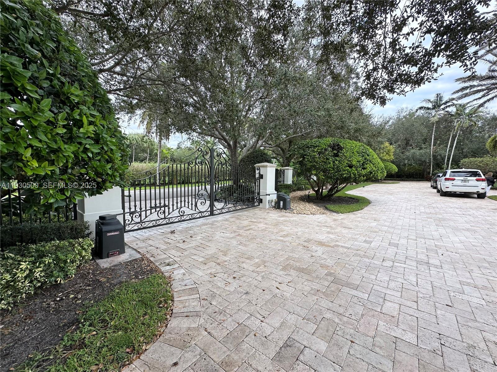 6180 SW 132nd St Pinecrest, FL 33156