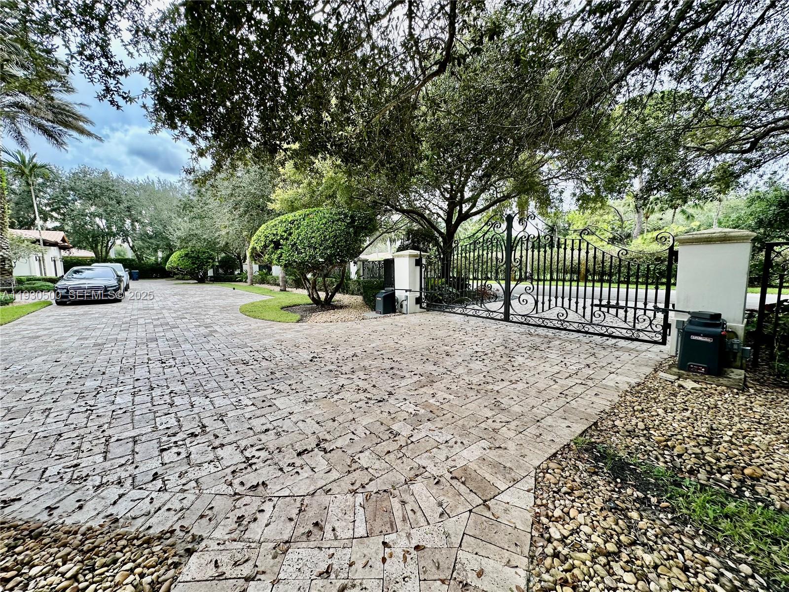 6180 SW 132nd St Pinecrest, FL 33156