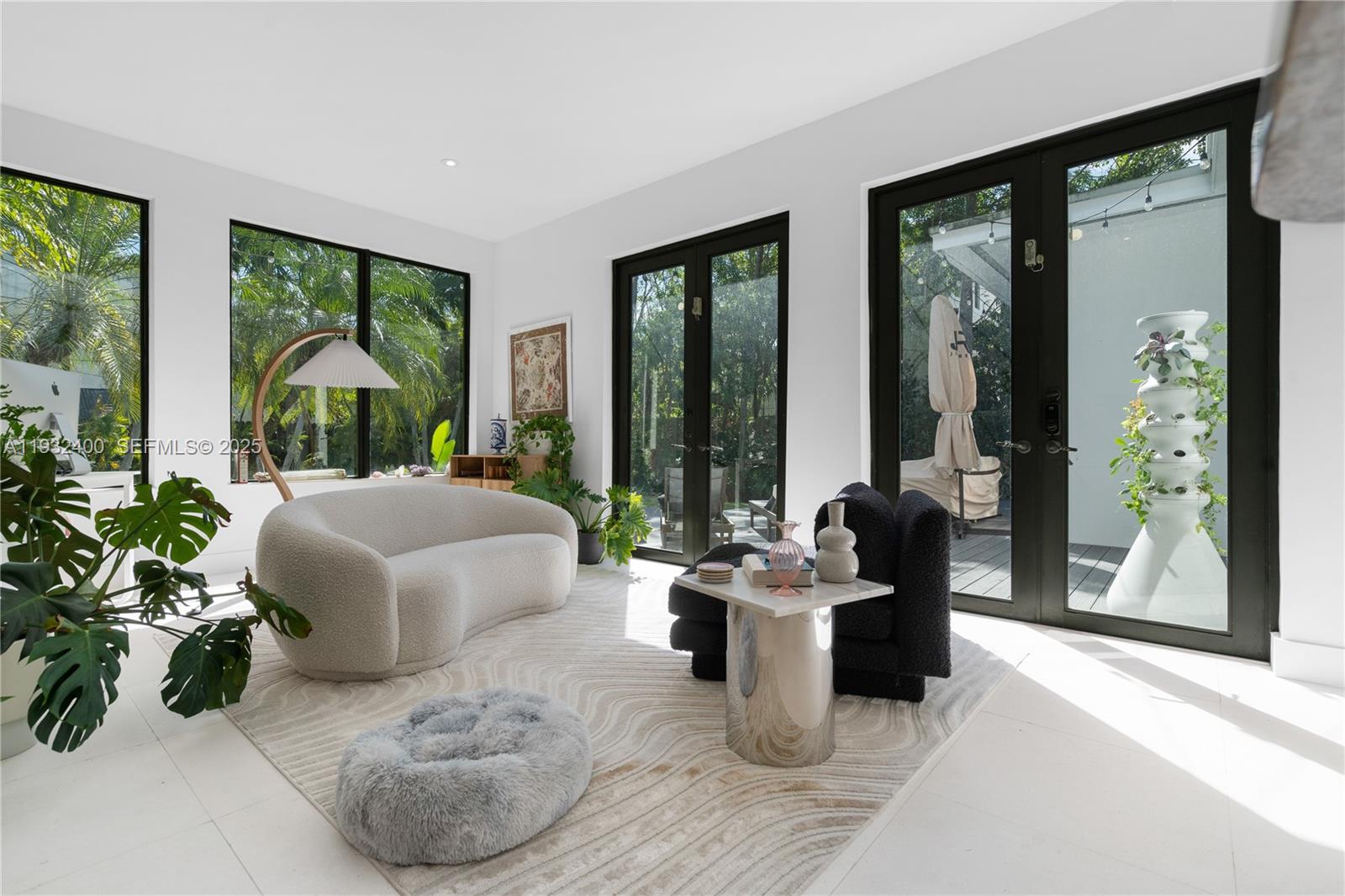 2489 N Meridian Ave Miami Beach, FL 33140