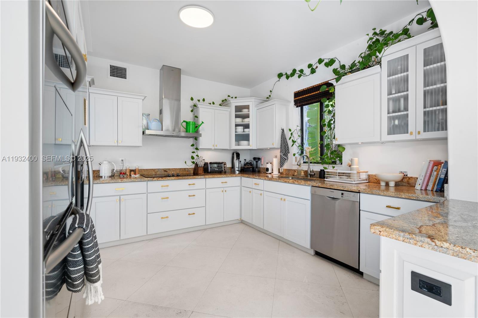 2489 N Meridian Ave Miami Beach, FL 33140