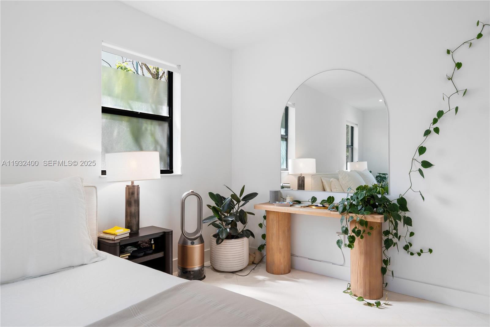 2489 N Meridian Ave Miami Beach, FL 33140