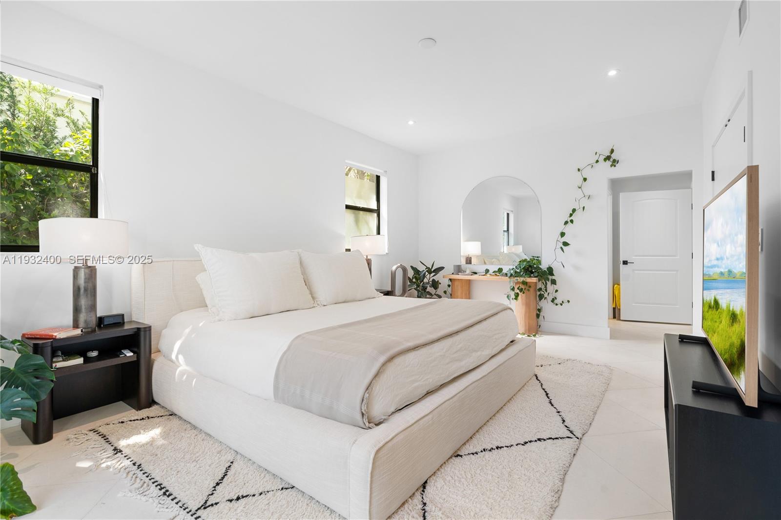 2489 N Meridian Ave Miami Beach, FL 33140