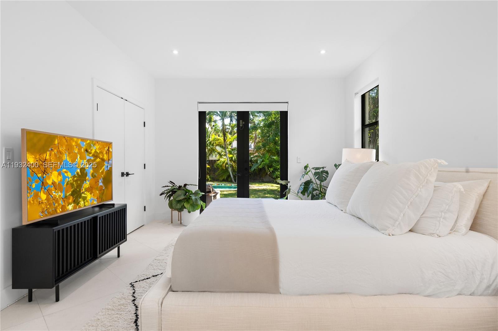 2489 N Meridian Ave Miami Beach, FL 33140