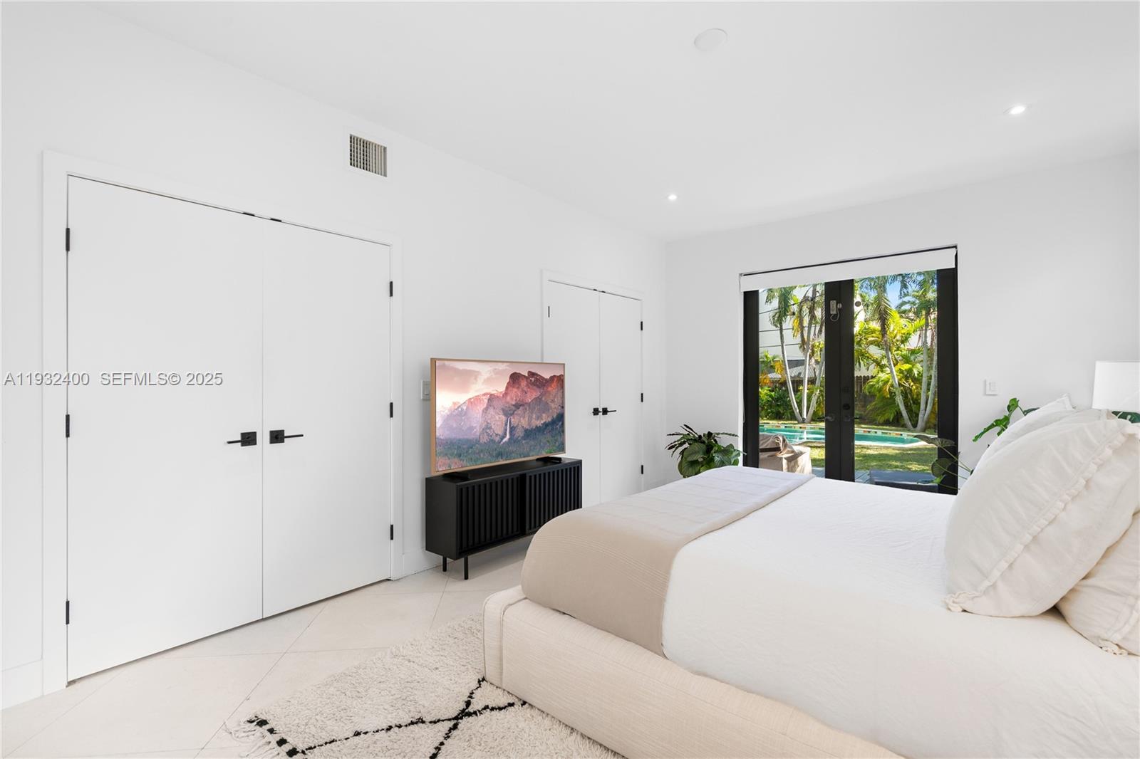 2489 N Meridian Ave Miami Beach, FL 33140