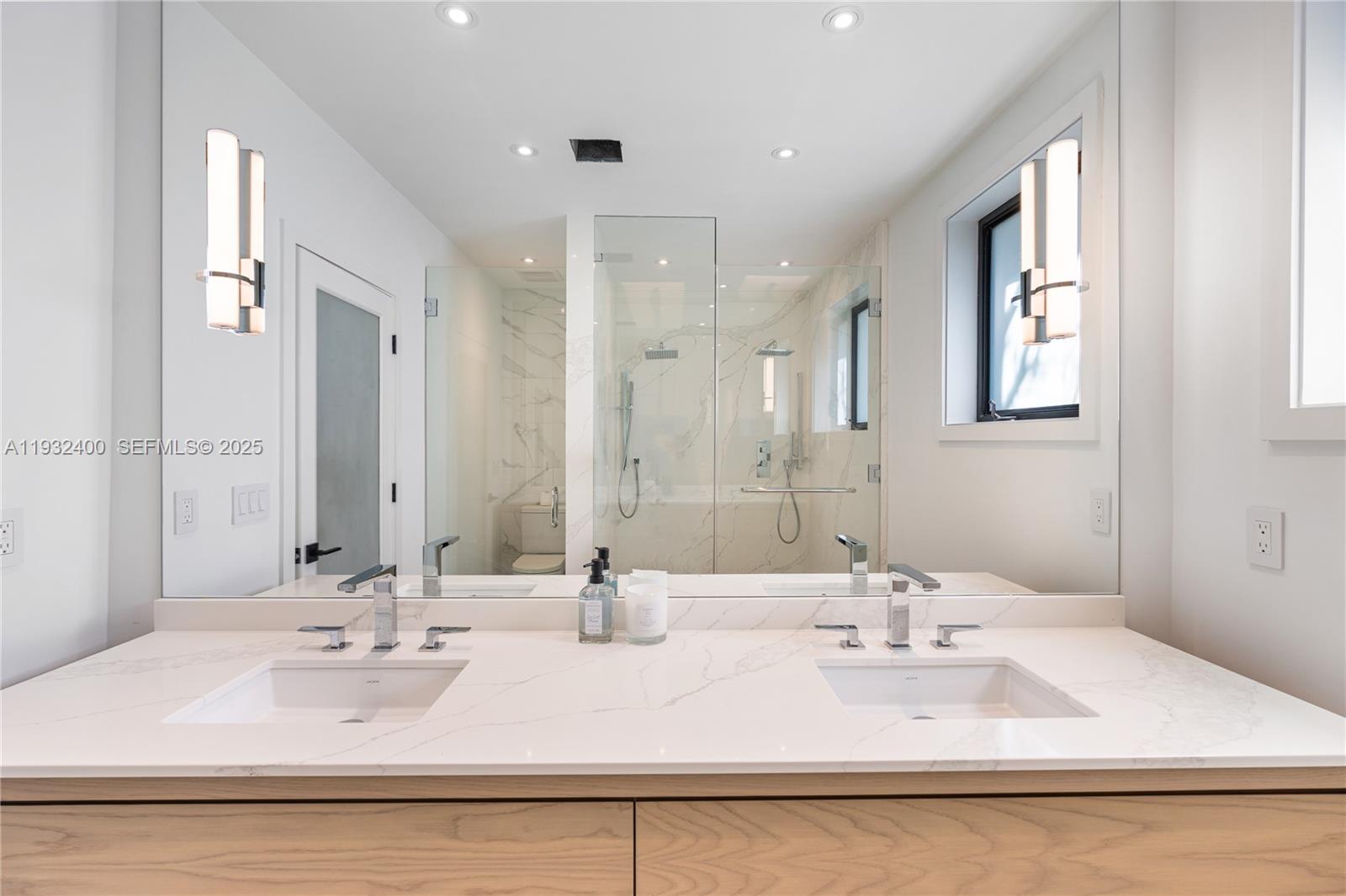 2489 N Meridian Ave Miami Beach, FL 33140