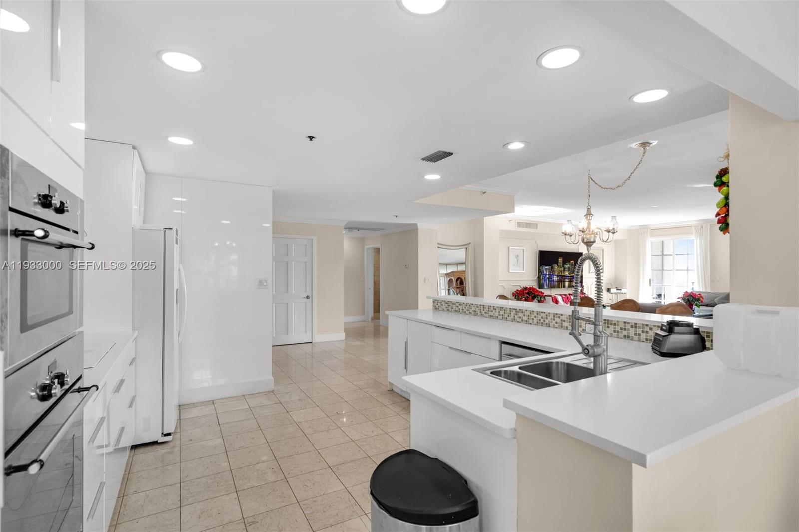 2124 Fisher Is Dr #2124 Miami Beach, FL 33109