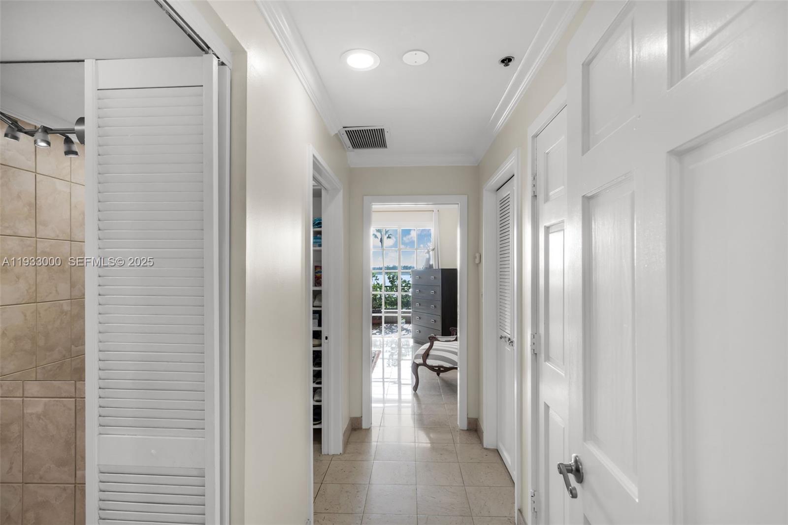 2124 Fisher Is Dr #2124 Miami Beach, FL 33109