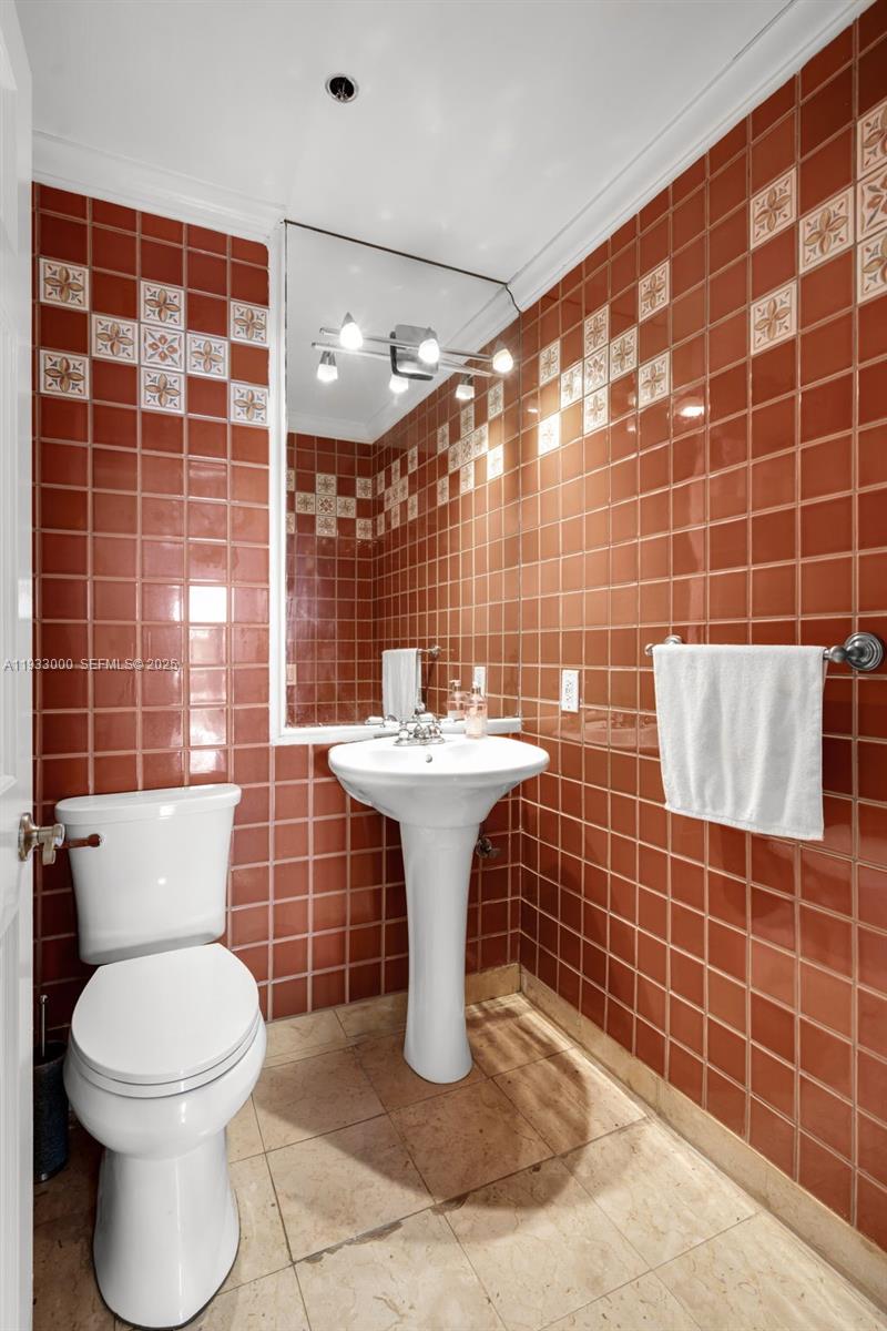 2124 Fisher Is Dr #2124 Miami Beach, FL 33109