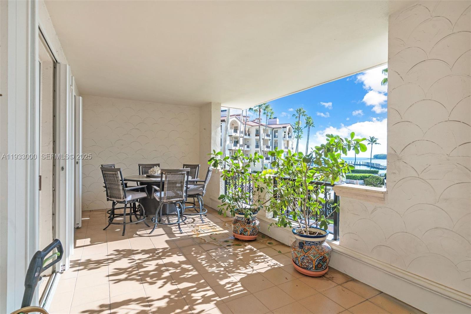 2124 Fisher Is Dr #2124 Miami Beach, FL 33109