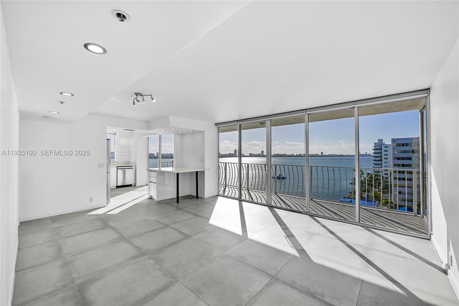 7601 E Treasure Dr #920