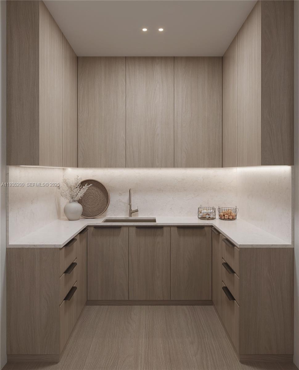 9148 Carlyle Ave Surfside, FL 33154