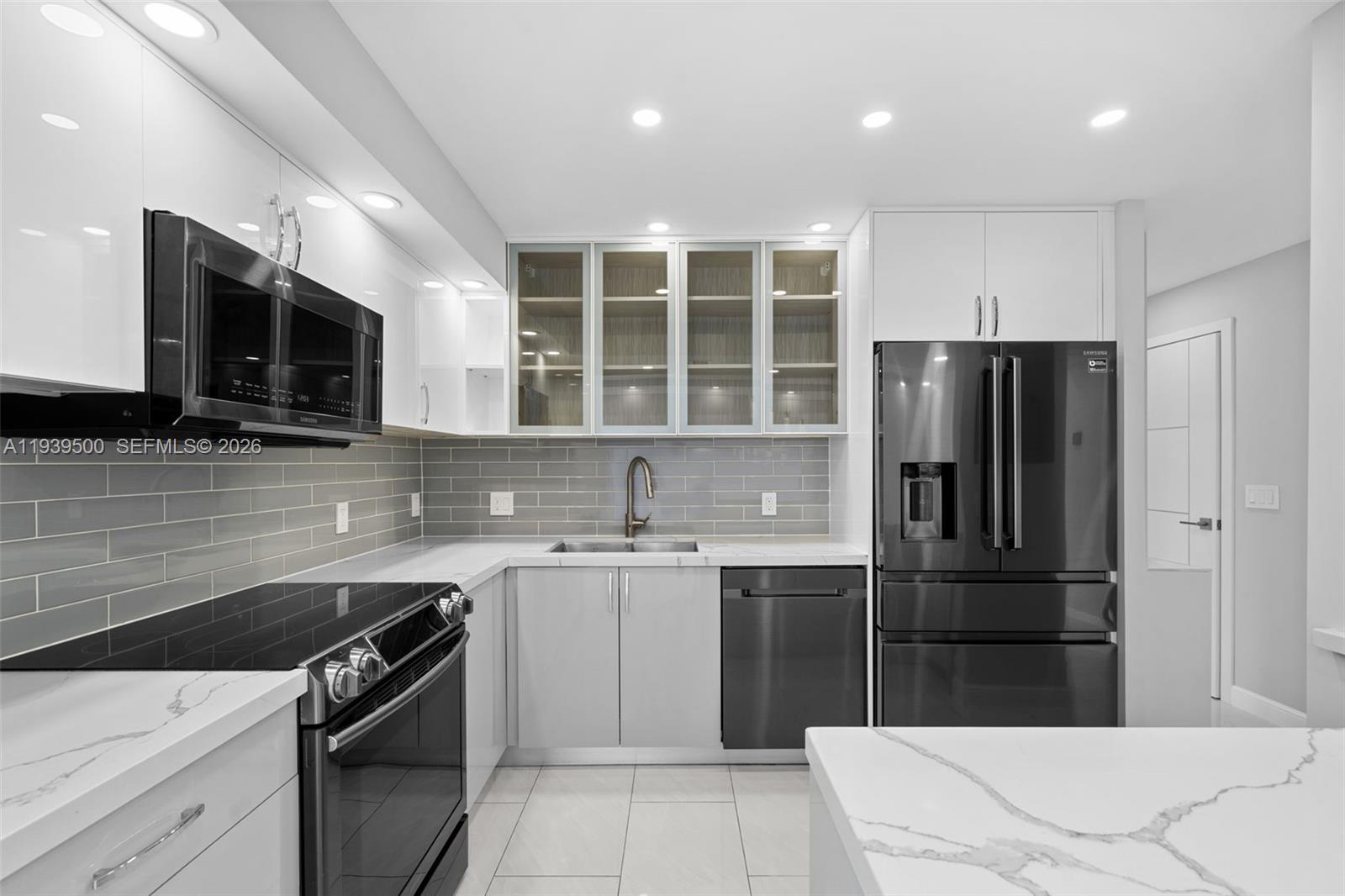 701 Three Iss Blvd #411