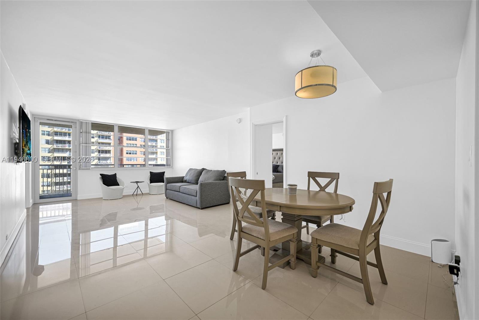 image Winston Towers 1004