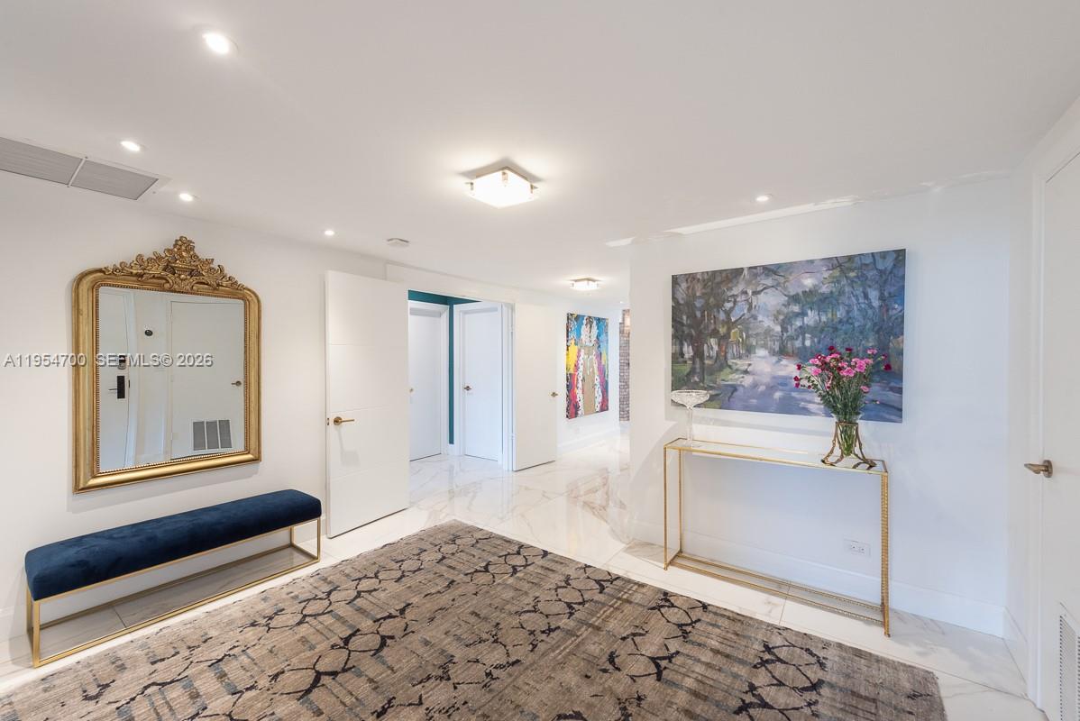 10180 W Bay Hbr Dr #4A Bay Harbor Islands, FL 33154