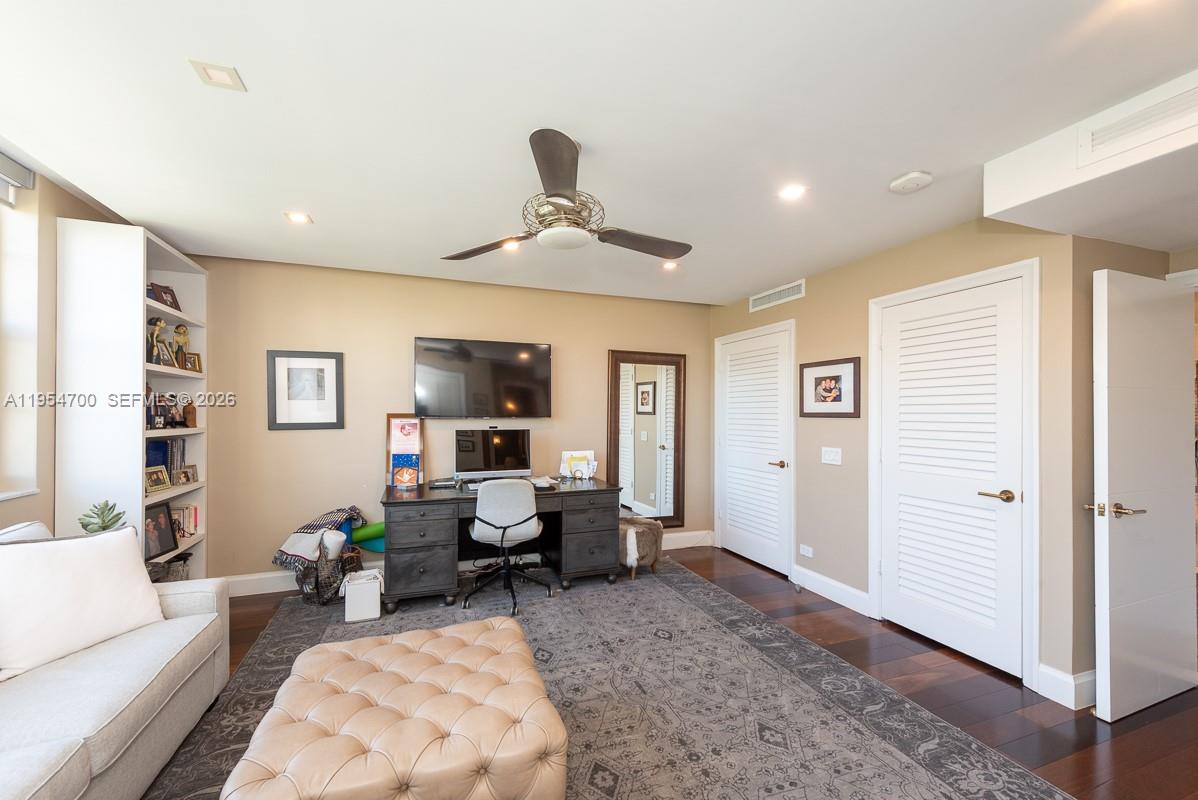 10180 W Bay Hbr Dr #4A Bay Harbor Islands, FL 33154